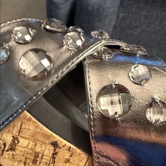 Kenneth Cole Reaction Metallic Embellished Sandals. So 9M - Picture 11 of 11